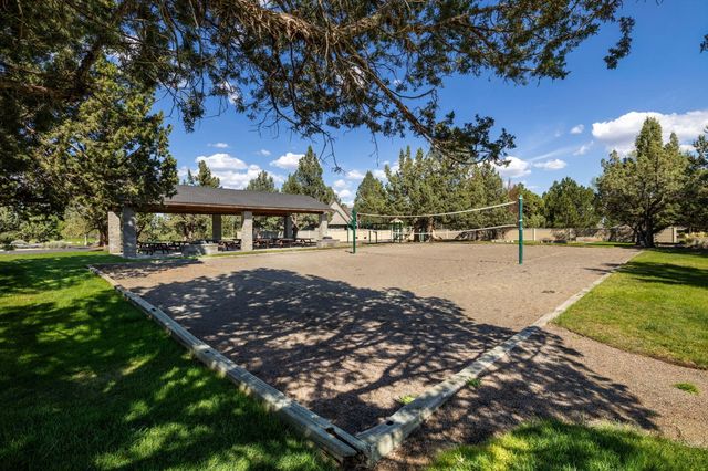 1134 Highland View Loop, Redmond, OR 97756
