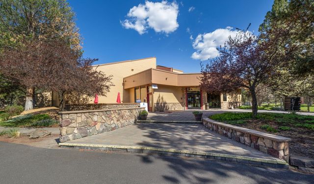 1134 Highland View Loop, Redmond, OR 97756