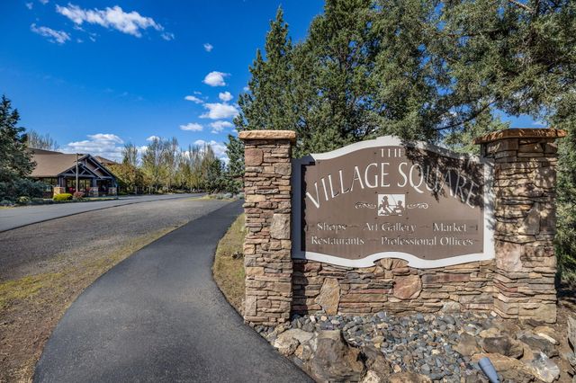 1134 Highland View Loop, Redmond, OR 97756