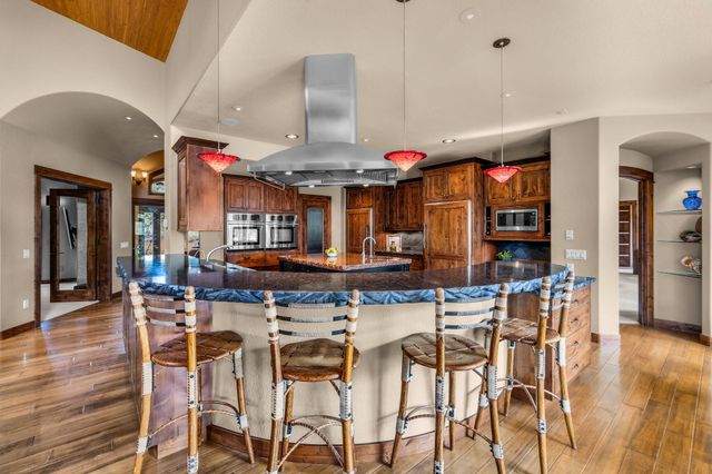 1134 Highland View Loop, Redmond, OR 97756
