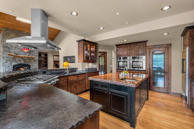 1134 Highland View Loop, Redmond, OR 97756