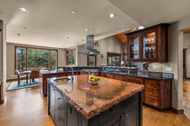 1134 Highland View Loop, Redmond, OR 97756