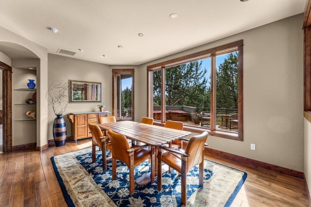 1134 Highland View Loop, Redmond, OR 97756