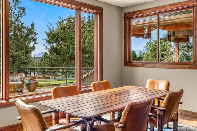 1134 Highland View Loop, Redmond, OR 97756
