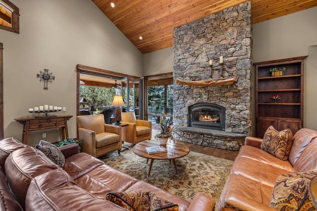 1134 Highland View Loop, Redmond, OR 97756