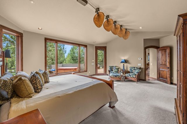 1134 Highland View Loop, Redmond, OR 97756