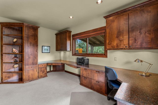 1134 Highland View Loop, Redmond, OR 97756