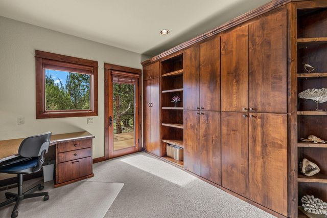 1134 Highland View Loop, Redmond, OR 97756