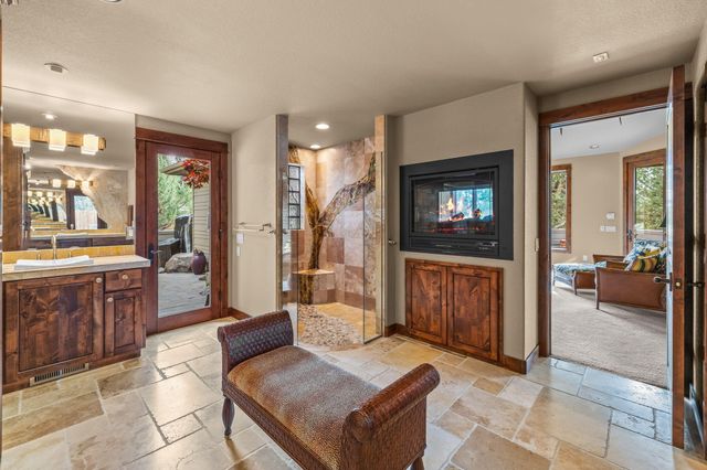 1134 Highland View Loop, Redmond, OR 97756