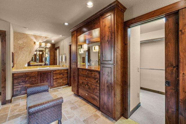 1134 Highland View Loop, Redmond, OR 97756