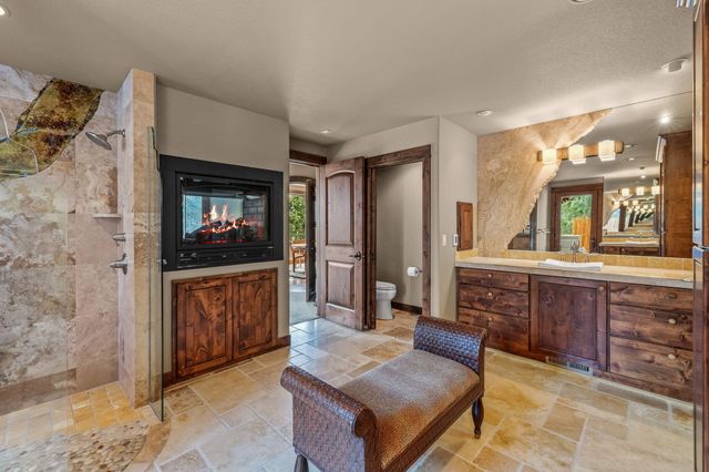 1134 Highland View Loop, Redmond, OR 97756