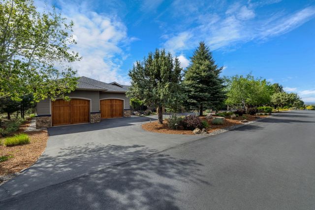 1134 Highland View Loop, Redmond, OR 97756