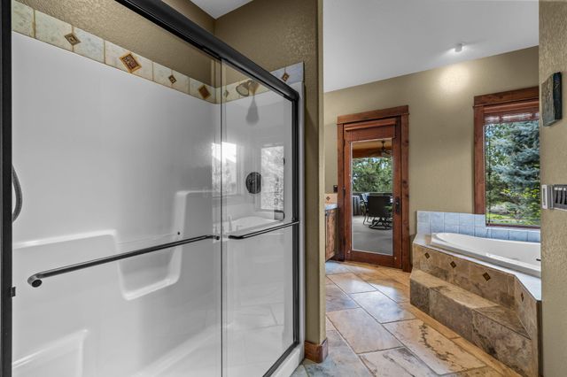 1134 Highland View Loop, Redmond, OR 97756