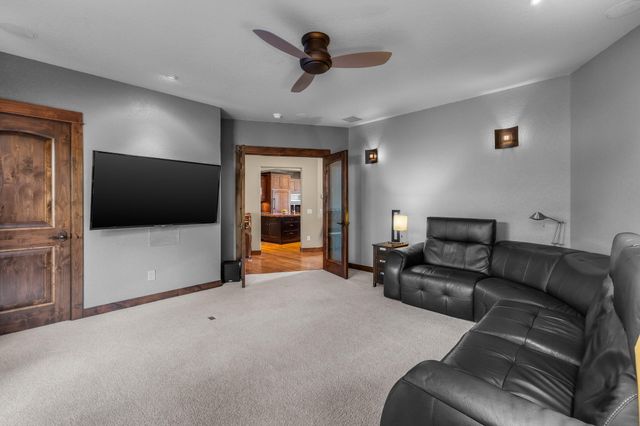 1134 Highland View Loop, Redmond, OR 97756