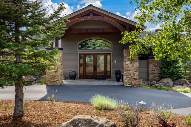 1134 Highland View Loop, Redmond, OR 97756