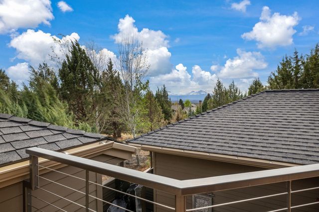 1134 Highland View Loop, Redmond, OR 97756
