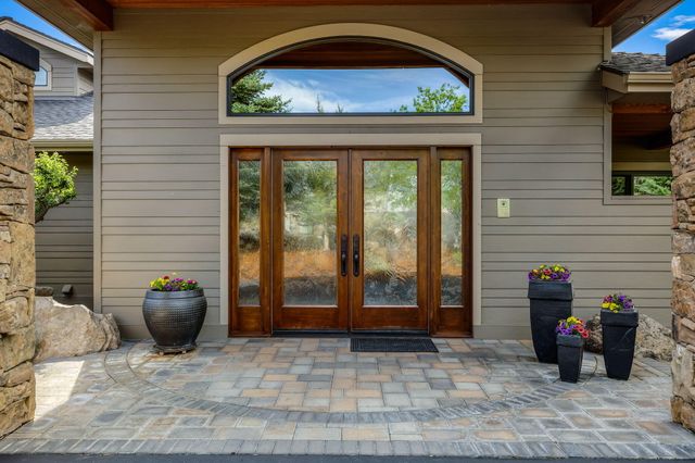 1134 Highland View Loop, Redmond, OR 97756