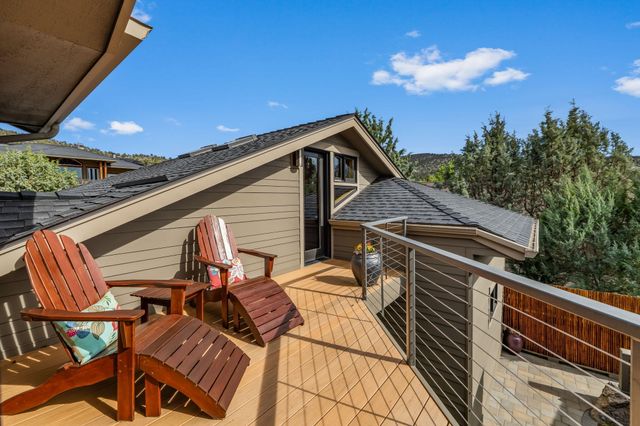 1134 Highland View Loop, Redmond, OR 97756