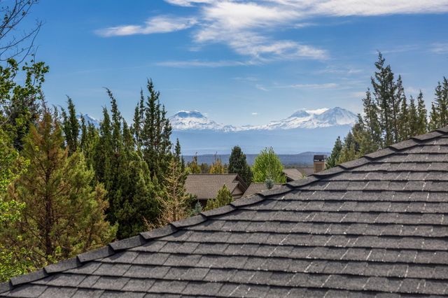 1134 Highland View Loop, Redmond, OR 97756