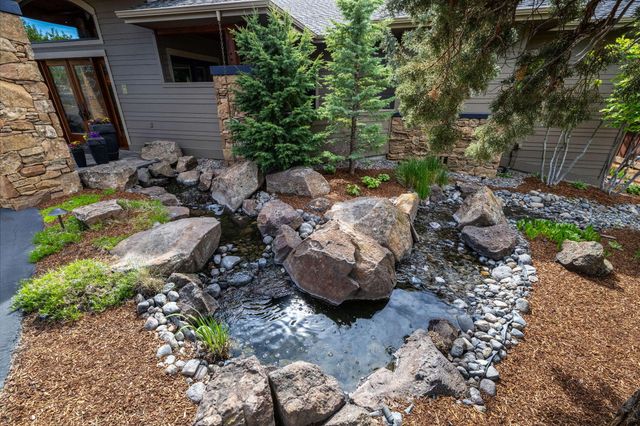 1134 Highland View Loop, Redmond, OR 97756