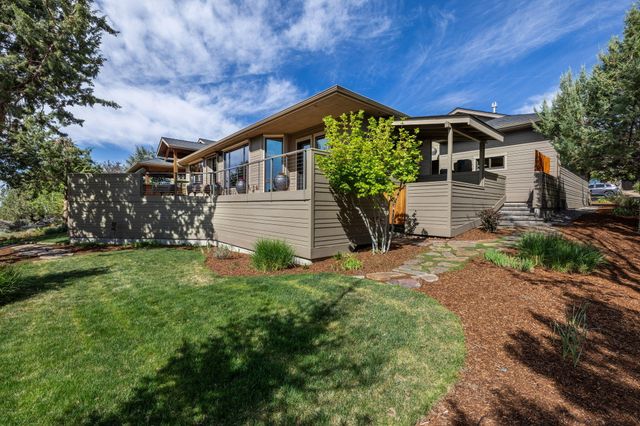 1134 Highland View Loop, Redmond, OR 97756