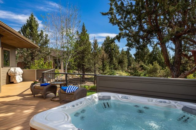 1134 Highland View Loop, Redmond, OR 97756