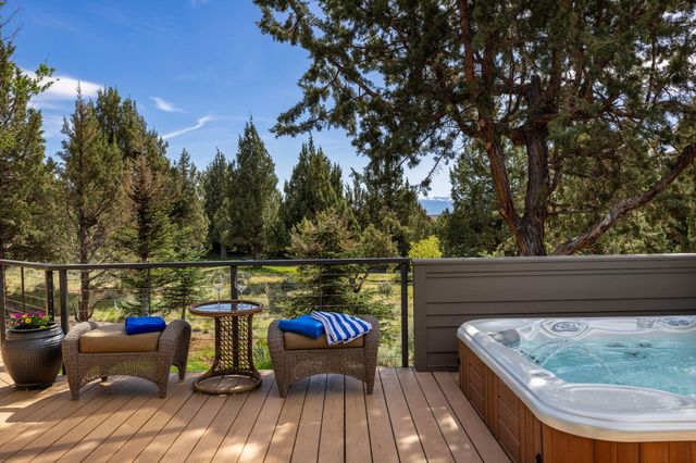 1134 Highland View Loop, Redmond, OR 97756