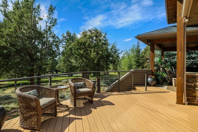 1134 Highland View Loop, Redmond, OR 97756