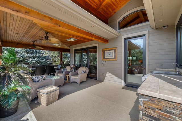 1134 Highland View Loop, Redmond, OR 97756