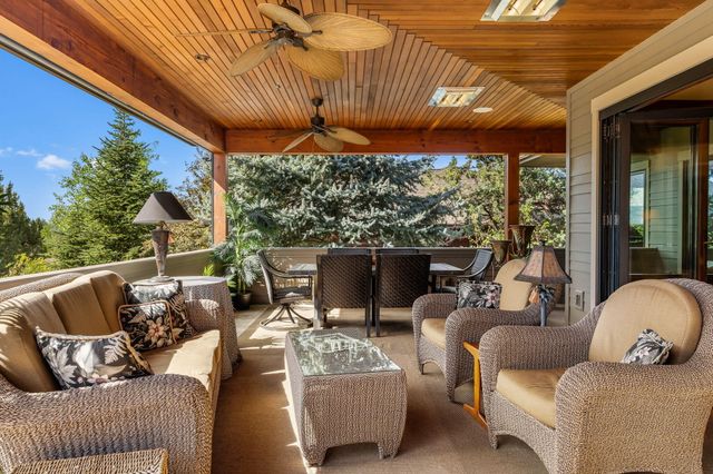 1134 Highland View Loop, Redmond, OR 97756