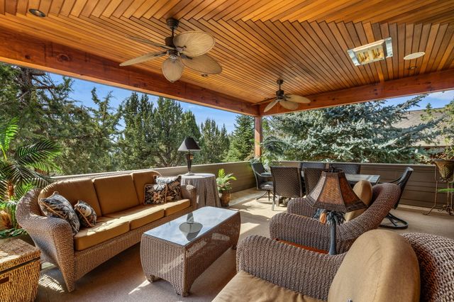 1134 Highland View Loop, Redmond, OR 97756