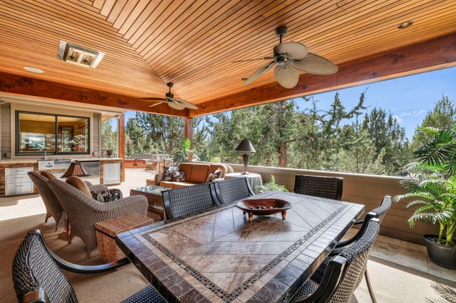 1134 Highland View Loop, Redmond, OR 97756