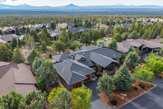 1134 Highland View Loop, Redmond, OR 97756