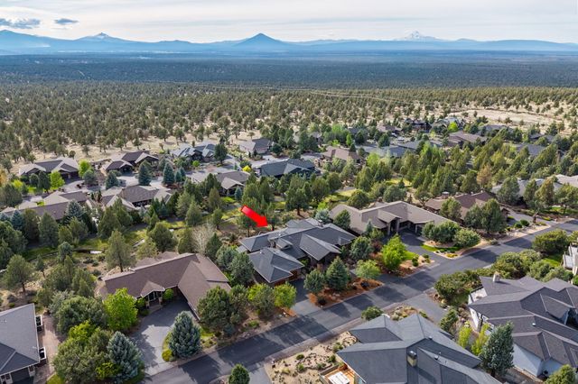 1134 Highland View Loop, Redmond, OR 97756