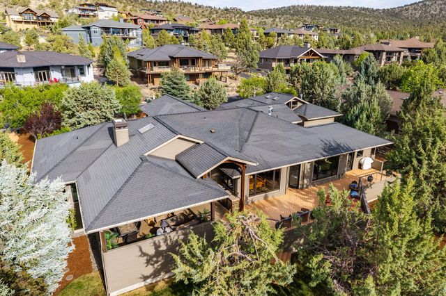 1134 Highland View Loop, Redmond, OR 97756