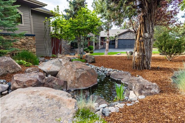 1134 Highland View Loop, Redmond, OR 97756
