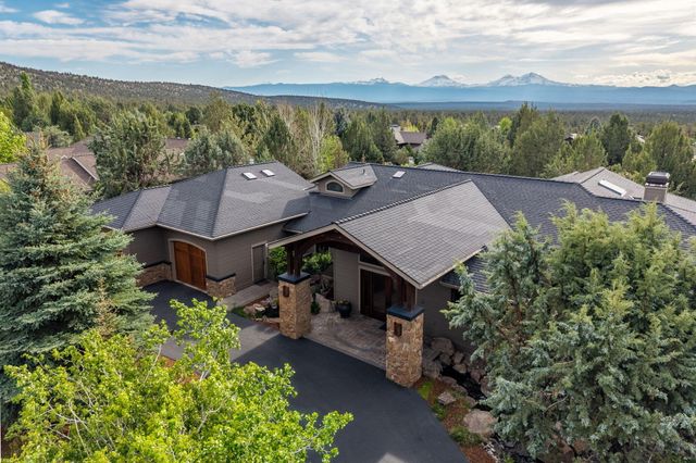 1134 Highland View Loop, Redmond, OR 97756