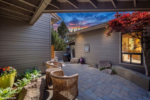 1134 Highland View Loop, Redmond, OR 97756