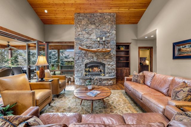 1134 Highland View Loop, Redmond, OR 97756