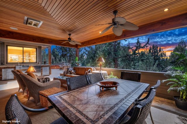 1134 Highland View Loop, Redmond, OR 97756