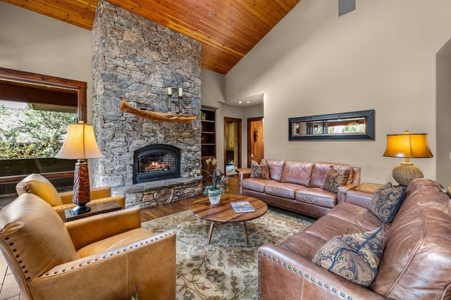 1134 Highland View Loop, Redmond, OR 97756