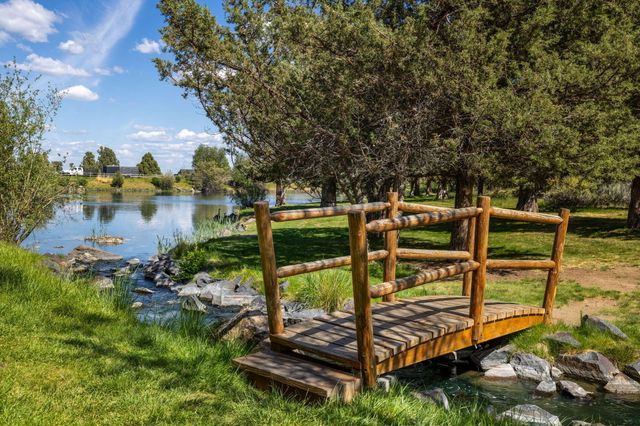 1134 Highland View Loop, Redmond, OR 97756