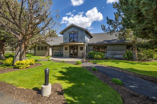 1134 Highland View Loop, Redmond, OR 97756
