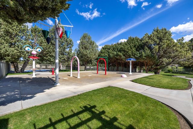 1134 Highland View Loop, Redmond, OR 97756