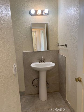 8580 Jacaranda Avenue, California City, CA 93505