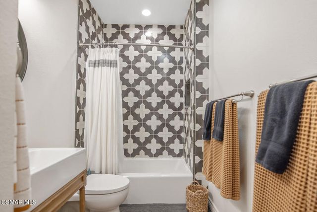 730 Calle Mandarinas, Thousand Oaks, CA 91360