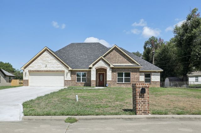 1702 Kings Lane, Commerce, TX 75428