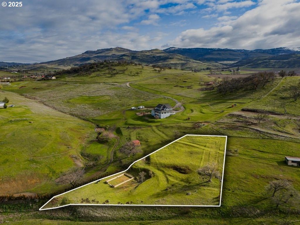 SUNCREST Rd, Phoenix, OR 97535