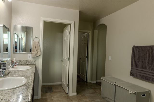 5336 mountain garland Lane, North Las Vegas, NV 89081