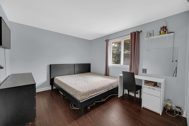 1010 Heathrow Court, Wheaton, IL 60189